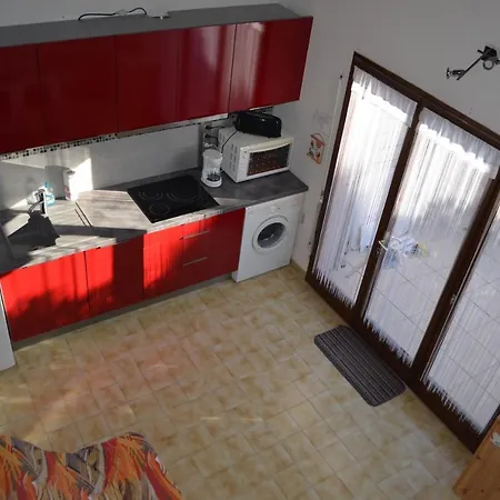 Prázdninový dům Charmante Maisonnette Dans Avec Piscine.