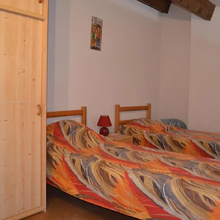 Prázdninový dům Charmante Maisonnette Dans Avec Piscine.