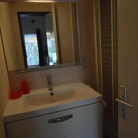 Charmante Maisonnette Dans Avec Piscine. Prázdninový dům