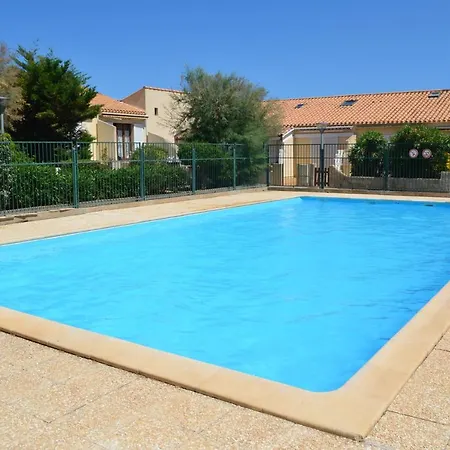 Charmante Maisonnette Dans Avec Piscine. Prázdninový dům Fleury (Aude)
